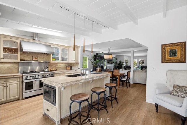 Detail Gallery Image 8 of 21 For 540 De Anza Dr, Corona Del Mar,  CA 92625 - 4 Beds | 3/1 Baths