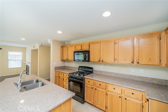 Detail Gallery Image 14 of 51 For 32057 Meadow Wood Ln, Lake Elsinore,  CA 92532 - 3 Beds | 2/1 Baths