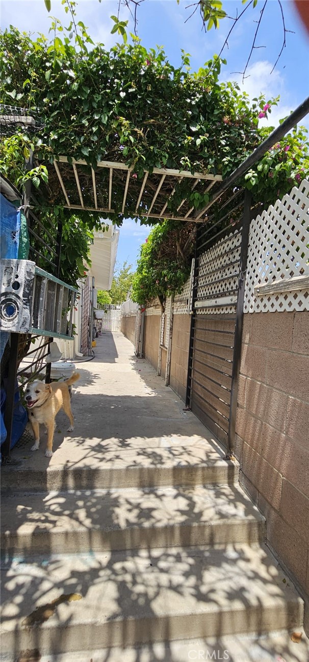 450 W D Street, Colton CA: https://media.crmls.org/medias/2b6205d6-d3cb-4c89-822d-9d17488db5ee.jpg