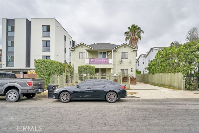 Detail Gallery Image 2 of 16 For 1329 W 37th Dr, Los Angeles,  CA 90007 - 4 Beds | 2 Baths