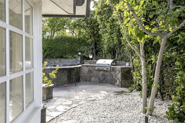 6037 Little Oak Lane, Woodland Hills CA: https://media.crmls.org/medias/2b6312b2-2cfa-4993-9b02-36350f9566b9.jpg