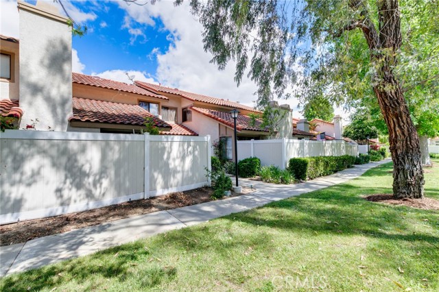 Detail Gallery Image 4 of 29 For 1327 Solera Ln #6,  Diamond Bar,  CA 91765 - 2 Beds | 3 Baths