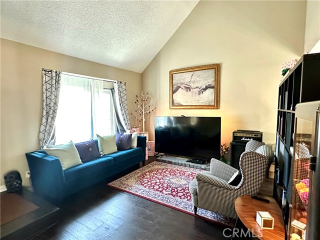 Detail Gallery Image 6 of 32 For 1142 Brentwood, Rialto,  CA 92376 - 4 Beds | 3 Baths