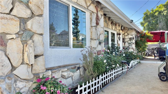 11125 Glenoaks Boulevard, Pacoima CA: https://media.crmls.org/medias/2b63e2bb-751b-4959-a247-3d760faf8828.jpg