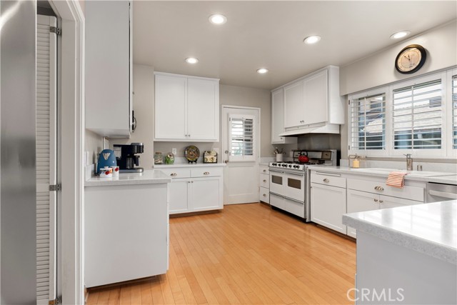 950 S Orange Grove Boulevard, Pasadena CA: https://media.crmls.org/medias/2b640619-4492-492b-9f8e-add502c8c9c6.jpg