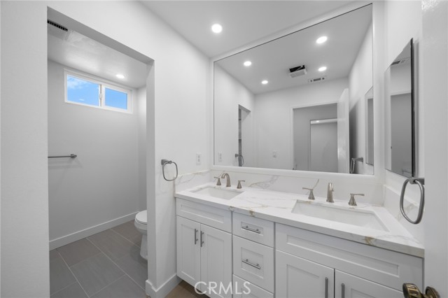 19735 Blythe Street, Winnetka CA: https://media.crmls.org/medias/2b64453d-0e6c-4206-a71d-581457942050.jpg