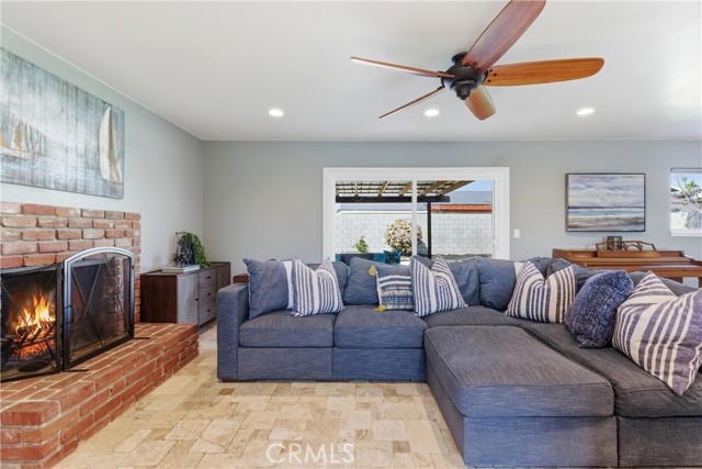 Detail Gallery Image 14 of 39 For 17441 Jefferson Ln, Huntington Beach,  CA 92647 - 3 Beds | 2 Baths