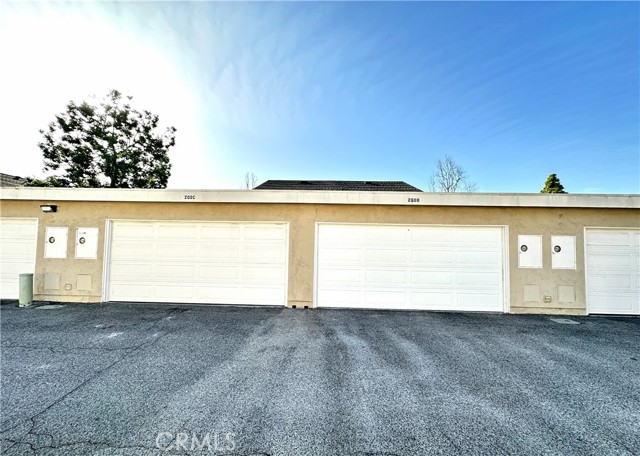 Detail Gallery Image 52 of 54 For 200 Carriage #B,  Santa Ana,  CA 92707 - 3 Beds | 2/1 Baths