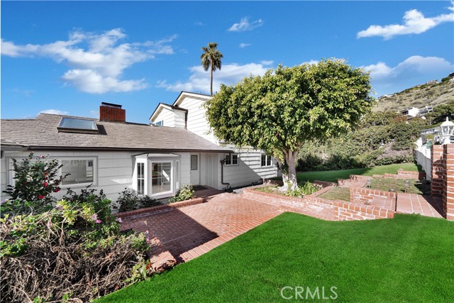 Detail Gallery Image 4 of 65 For 8 S Vista De La Luna, Laguna Beach,  CA 92651 - 4 Beds | 5 Baths