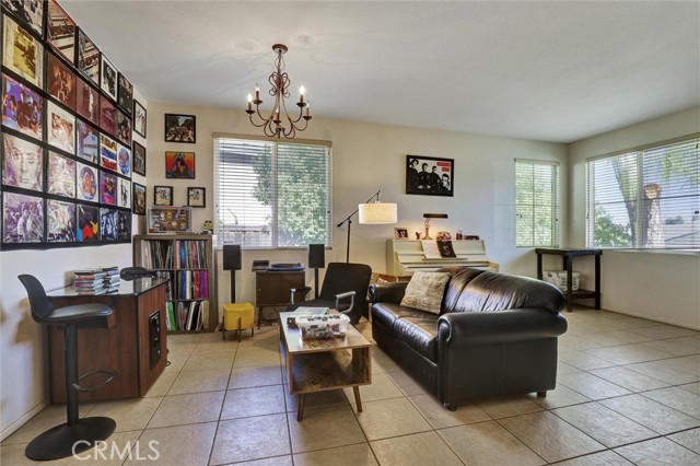 27727 Hollyoak Way, Menifee CA: https://media.crmls.org/medias/2b678468-555e-4265-af6d-1e0ee242ee17.jpg