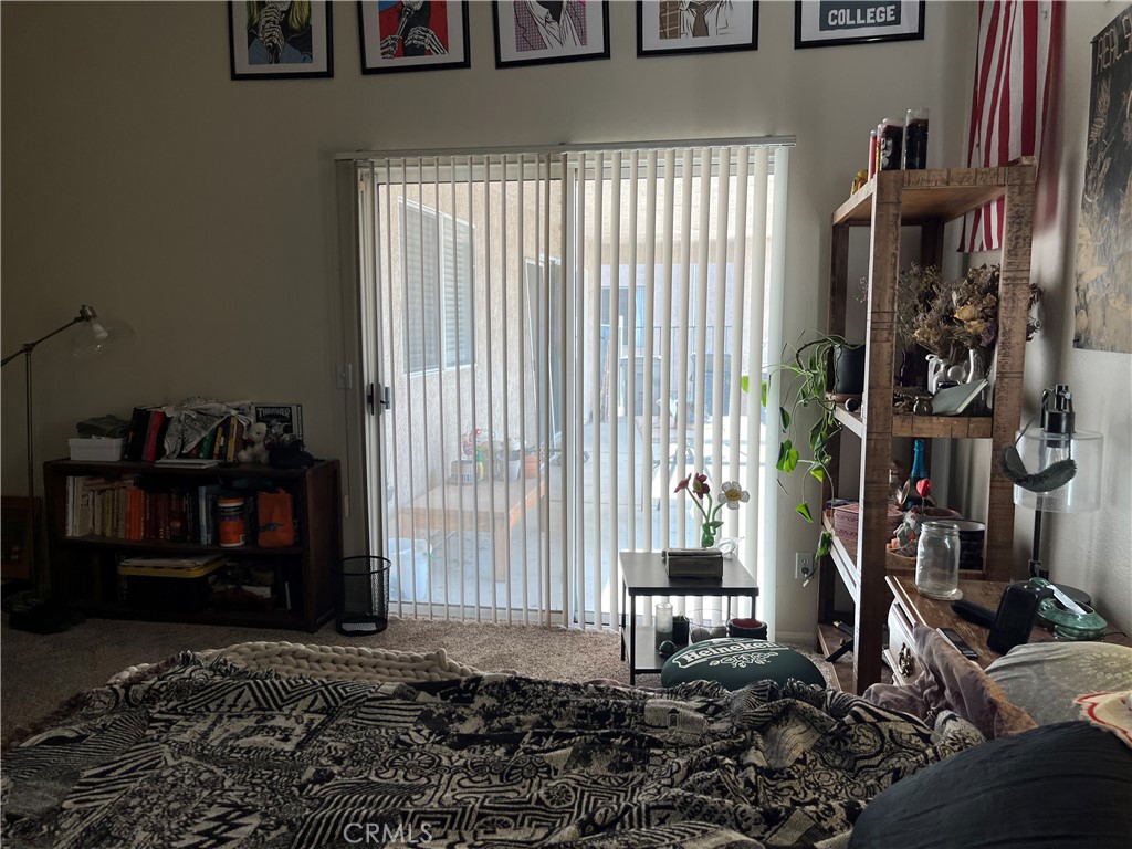 https://media.crmls.org/medias/2b68021f-fc47-4256-a444-81b1a6efd750.jpg?preset=X-Large