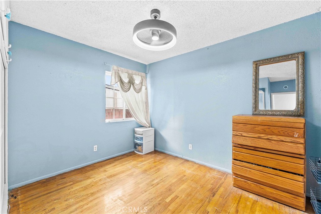 https://media.crmls.org/medias/2b68111f-3cd8-42b0-b413-2f6442ea9e5e.jpg?preset=X-Large