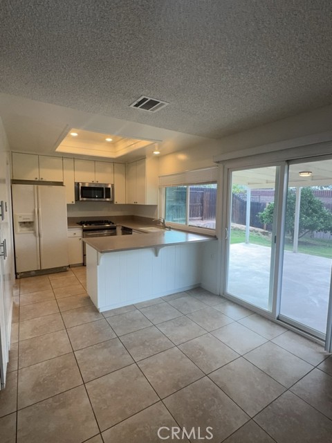 Detail Gallery Image 5 of 19 For 270 W Campus View Dr, Riverside,  CA 92507 - 4 Beds | 2 Baths