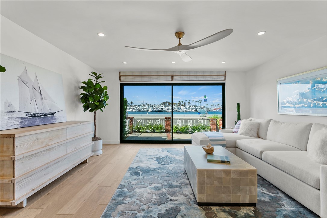 Detail Gallery Image 6 of 39 For 1817 W Bay Ave #3,  Newport Beach,  CA 92663 - 2 Beds | 2/1 Baths