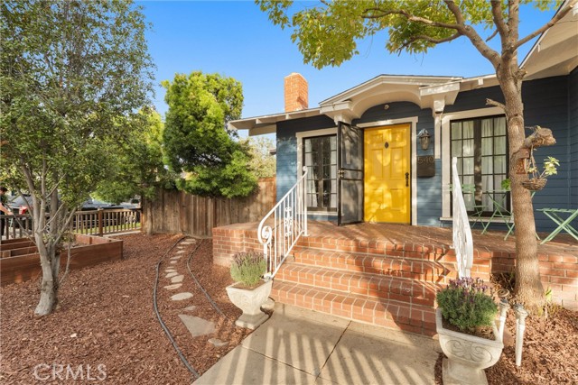 Detail Gallery Image 3 of 29 For 540 Loma, Long Beach,  CA 90814 - 3 Beds | 2 Baths