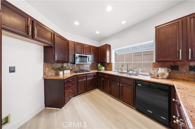 Detail Gallery Image 14 of 33 For 11616 Portofino, Rancho Cucamonga,  CA 91701 - 4 Beds | 2/1 Baths