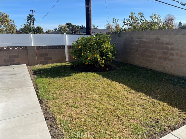 Detail Gallery Image 8 of 12 For 6472 Brown Cir, Huntington Beach,  CA 92647 - 3 Beds | 1/1 Baths