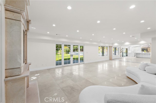 3856 Vista Linda Drive, Encino CA: https://media.crmls.org/medias/2b6ab367-88f0-4916-8931-a98f52aa23d1.jpg