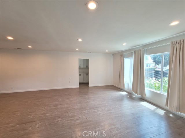 17557 Lemay Place, Lake Balboa CA: https://media.crmls.org/medias/2b6ac61e-4cfe-439a-a513-0cd001e62cd0.jpg
