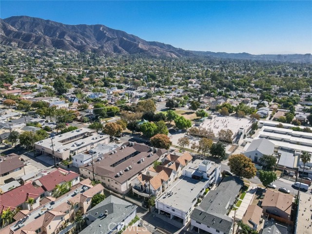 Detail Gallery Image 32 of 34 For 719 E Providencia Ave #106,  Burbank,  CA 91501 - 3 Beds | 3 Baths