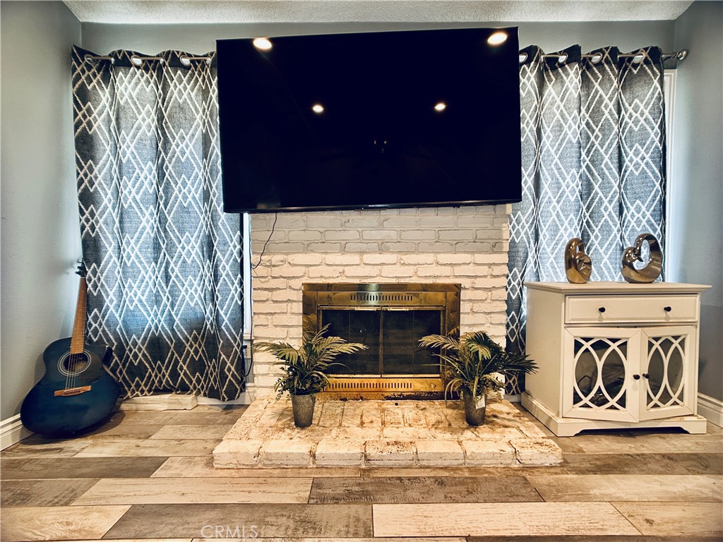 https://media.crmls.org/medias/2b6ba8cd-efe5-46ff-bbdc-66e38eca2235.jpg?preset=X-Large