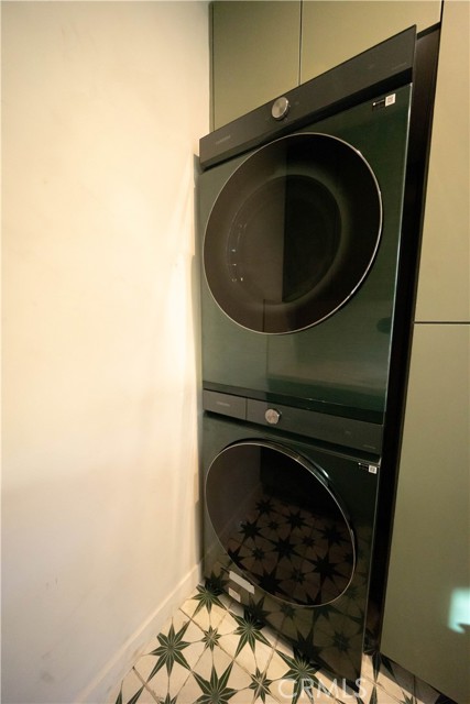 Detail Gallery Image 39 of 74 For 17437 Oak Creek Ct, Encino,  CA 91316 - 5 Beds | 5/1 Baths