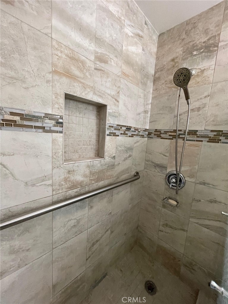 https://media.crmls.org/medias/2b6ef4df-a67e-42b0-84a1-48db88b497c5.jpg?preset=X-Large