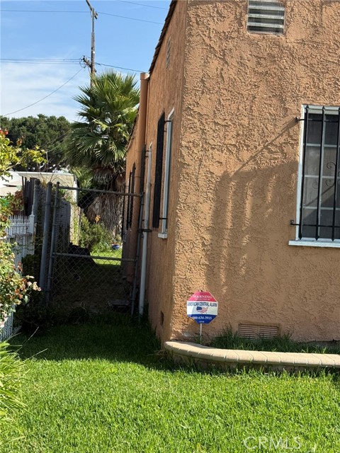 1229 E 89th Street, Los Angeles CA: https://media.crmls.org/medias/2b6f5bc8-6dcb-4622-9658-0877449b8ed2.jpg