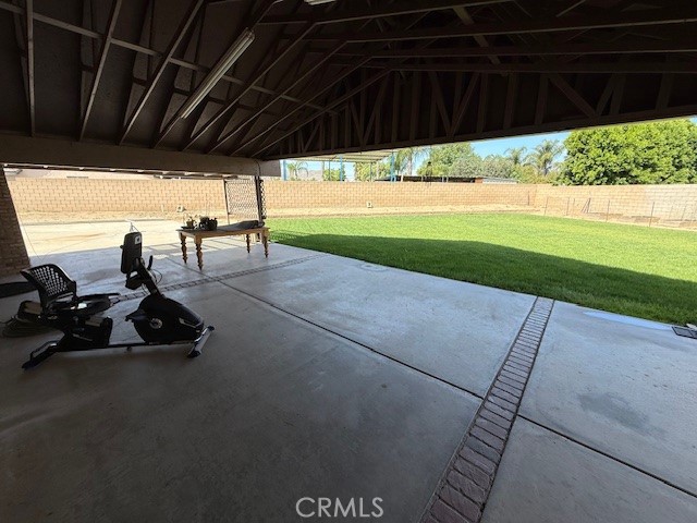 19534 Kiningham Drive, Bloomington CA: https://media.crmls.org/medias/2b6ffb26-f4c4-4e3d-b8d7-b245d544212e.jpg