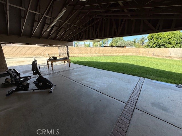 https://media.crmls.org/medias/2b6ffb26-f4c4-4e3d-b8d7-b245d544212e.jpg?preset=X-Large