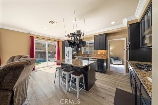 35579 Denver Circle, Winchester CA: https://media.crmls.org/medias/2b705b98-288b-46bf-bd61-3b382d8d6ba4.jpg