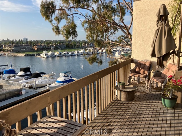 5327 Marina Pacifica N Drive, Long Beach CA: https://media.crmls.org/medias/2b7074c4-d4ab-4fee-8056-5f4c6db2d778.jpg