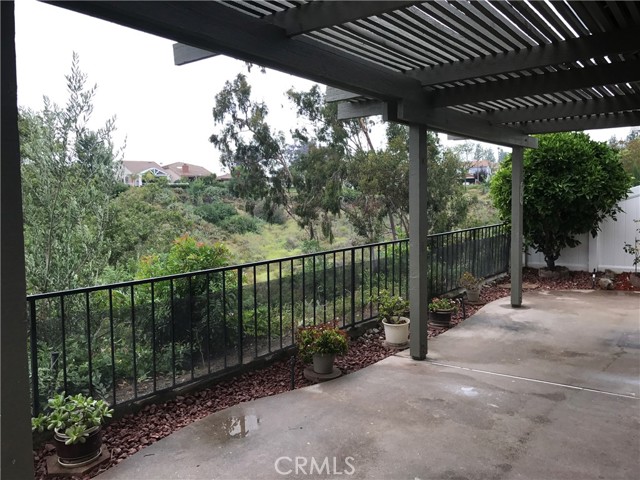 Detail Gallery Image 8 of 52 For 951 S Park Rim Cir, Anaheim Hills,  CA 92807 - 3 Beds | 2 Baths