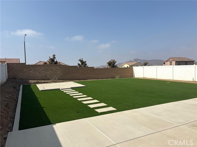 6598 Smith Rock Court, Jurupa Valley CA: https://media.crmls.org/medias/2b716b86-9cc2-4fa8-8e4e-d799479b3c27.jpg