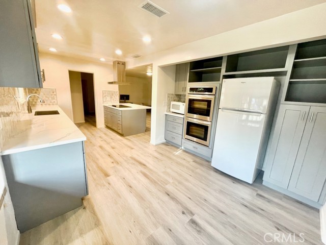 Detail Gallery Image 2 of 19 For 810 E Collins Ave, Orange,  CA 92867 - 5 Beds | 2 Baths