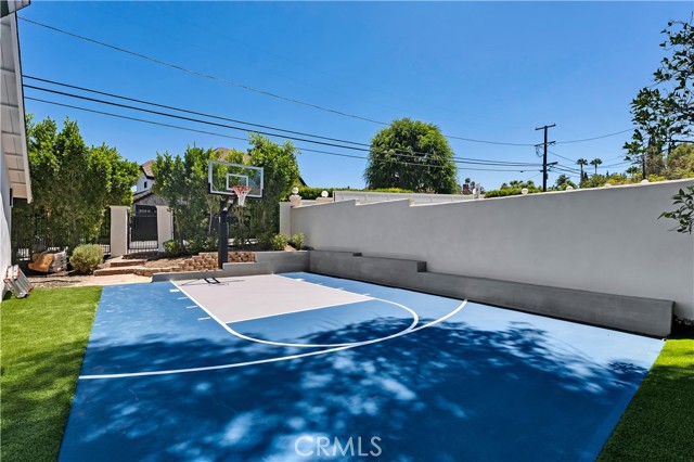Detail Gallery Image 49 of 55 For 17072 Oak View Dr, Encino,  CA 91436 - 4 Beds | 3 Baths