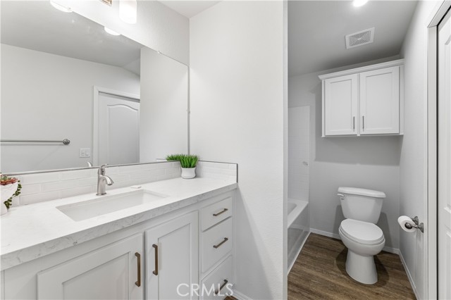 Detail Gallery Image 10 of 19 For 10799 Sherman Grove Ave #84,  Sunland,  CA 90140 - 1 Beds | 1 Baths