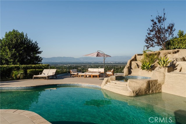4935 Calvin Avenue, Tarzana CA: https://media.crmls.org/medias/2b7250b9-bc9c-4edf-a3c1-b9427d229dba.jpg