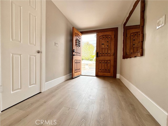 Detail Gallery Image 11 of 72 For 24204 Calvert, Woodland Hills,  CA 91367 - 6 Beds | 3 Baths