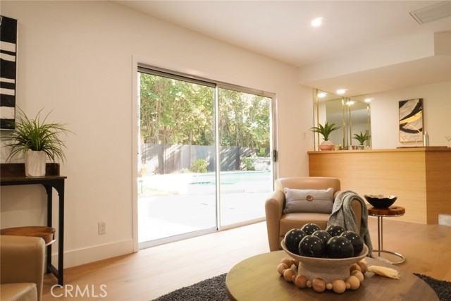 23242 Burbank Boulevard, Woodland Hills CA: https://media.crmls.org/medias/2b73a5e7-1080-4547-98f9-6f5b636cf2e4.jpg