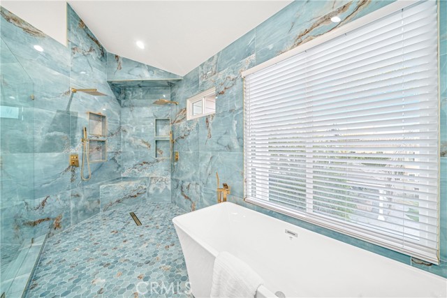 6692 Alamitos Circle, Huntington Beach CA: https://media.crmls.org/medias/2b749053-a4a3-4fba-b924-9459a9a96185.jpg