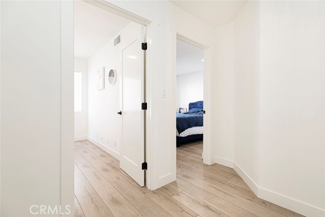 11911 Magnolia Boulevard, Valley Village CA: https://media.crmls.org/medias/2b75653e-0bc4-496d-9593-ee888c4cd541.jpg