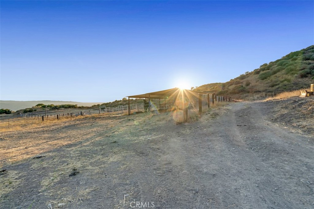 https://media.crmls.org/medias/2b75c415-7111-4848-8938-7729c9454db6.jpg?preset=X-Large