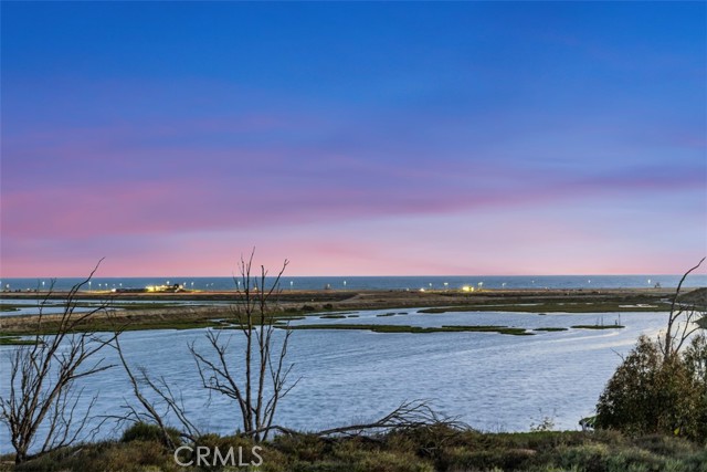 4762 Oceanridge Drive, Huntington Beach CA: https://media.crmls.org/medias/2b75e0b5-4d22-4f9a-819b-7364c07e24e2.jpg