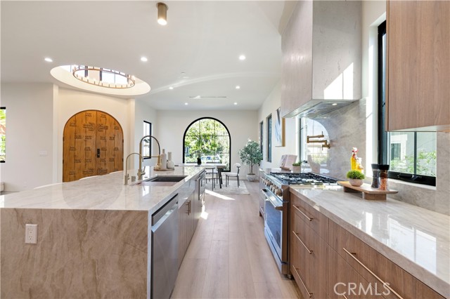 Detail Gallery Image 5 of 73 For 4026 Garden Ave, Los Angeles,  CA 90039 - 5 Beds | 4/2 Baths