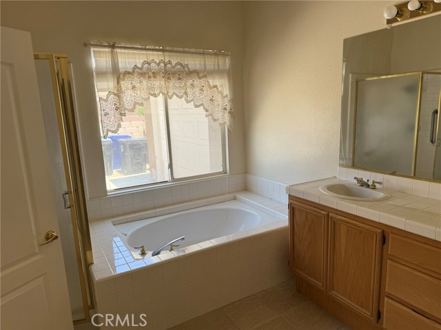 13240 Mugu Court, Apple Valley CA: https://media.crmls.org/medias/2b761e5d-7840-41df-bdff-71d1ba3f9a9f.jpg
