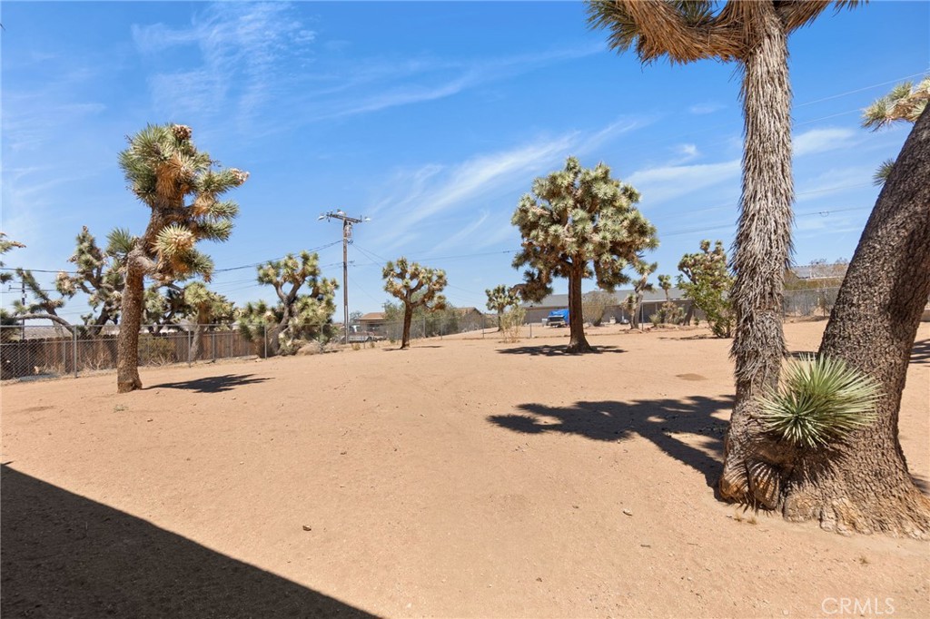 https://media.crmls.org/medias/2b764902-36eb-4ed2-95e3-c4decc873c9b.jpg?preset=X-Large