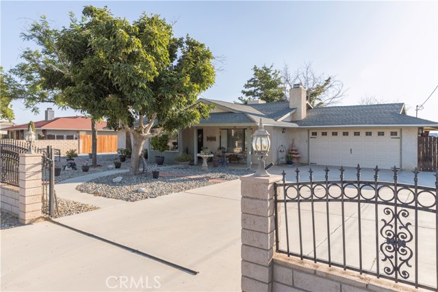 12386 Pawnee Road, Apple Valley CA: https://media.crmls.org/medias/2b766d4a-b0f4-4eeb-b04c-3d96d705a256.jpg