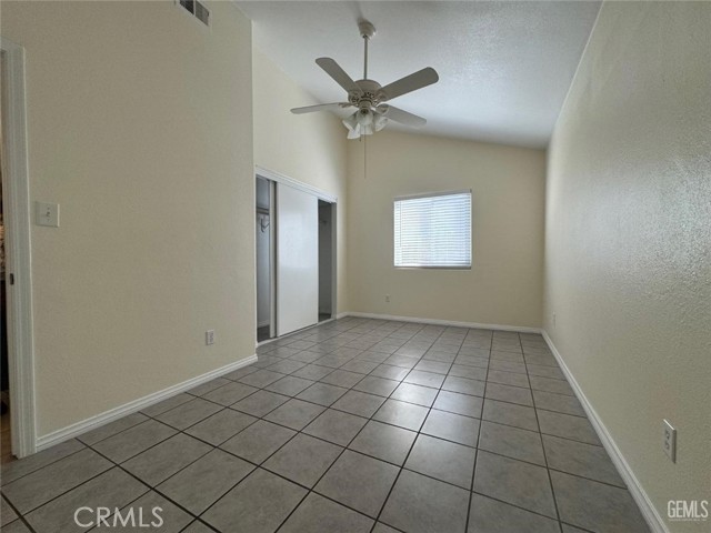 Detail Gallery Image 9 of 22 For 5312 Oswell Park Dr, Bakersfield,  CA 93307 - 3 Beds | 2 Baths