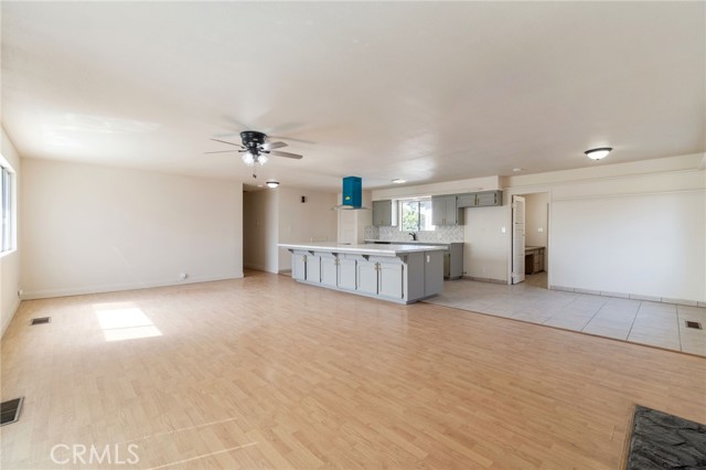 Detail Gallery Image 6 of 39 For 2738 S Fairway Ct, Visalia,  CA 93277 - 3 Beds | 2/1 Baths